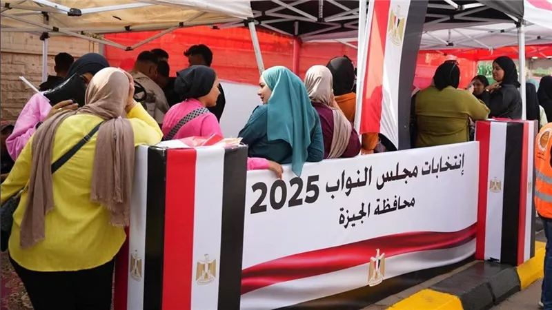 طوابير الناخبين تتصدر المشهد الانتخابي في الجيزة