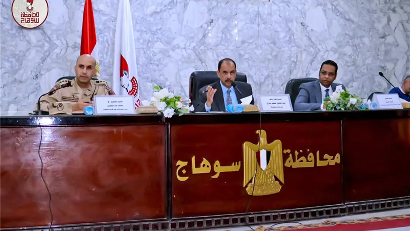 محافظ سوهاج يترأس اجتماعًا لبحث الموقف التنفيذي لمشروعات المبادرة الرئاسية 