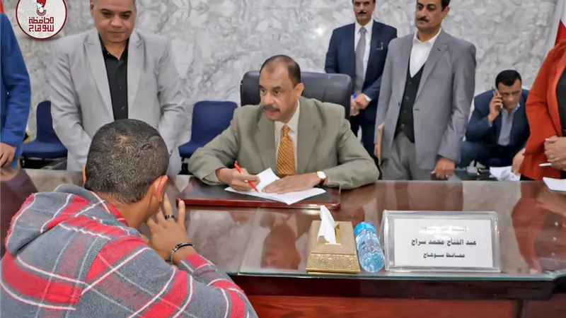 محافظ سوهاج يعقد اللقاء الجماهيري الأسبوعي للاستماع إلى شكاوى وطلبات المواطنين