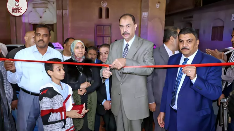 محافظ سوهاج يفتتح سوق المنشاة الحضري الجديد على مساحة 960 مترا