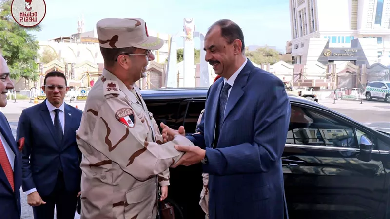 لتنفيذ تدريب «صقر 159» لمجابهة الكوارث.. محافظ سوهاج يستقبل قائد قوات الدفاع الشعبي والعسكري