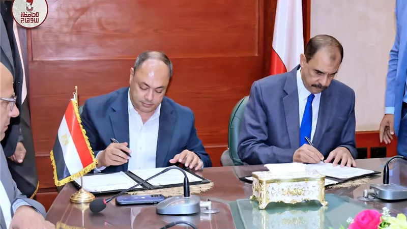 محافظ سوهاج ورئيس هيئة تنمية الصعيد يوقعان 3 بروتوكولات تعاون لإقامة مشروعات زراعية وصناعية