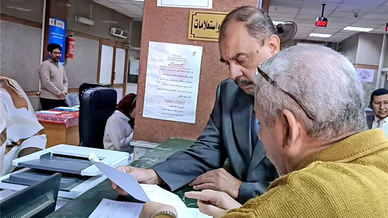 محافظ سوهاج يتفقد المراكز التكنولوجية ويوجه بالتحقيق في تأخير بعض طلبات المواطنين