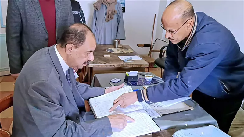 محافظ سوهاج يتفقد مستوى الخدمات المقدمة للمواطنين ويوجه بتطهير مجرى ترعة تونس 