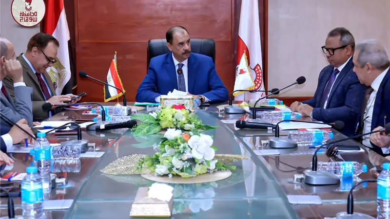 محافظ سوهاج يلتقى أعضاء مجلس الشيوخ لبحث آليات العمل والتعاون المشترك