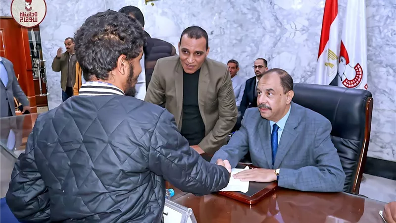 محافظ سوهاج يعقد اللقاء الجماهيري الأسبوعي ويؤكد الالتزام بالاستجابة الفورية لطلبات المواطنين