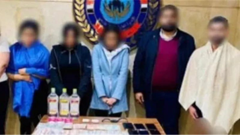 سقوط 3 سيدات ورجلين استغلوا تطبيقًا هاتفيًا للأعمال المنافية للآداب بالإسكندرية 