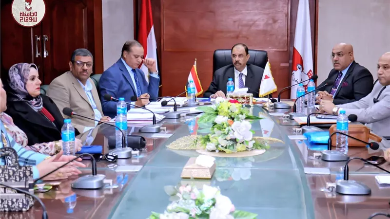 محافظ سوهاج يلتقي رئيس جهاز الاستثمار الداخلي لمناقشة الفرص الاستثمارية