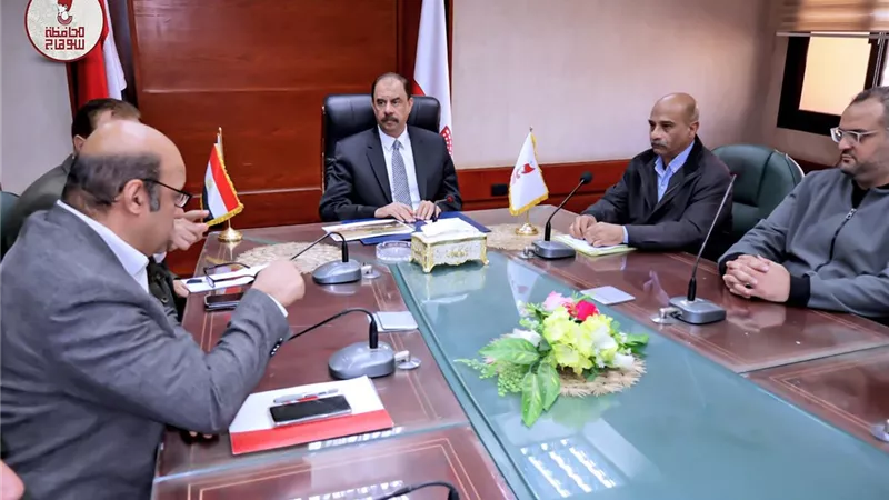 محافظ سوهاج يبحث آليات تنفيذ المرحلة الثالثة من توسعة الكورنيش الغربى