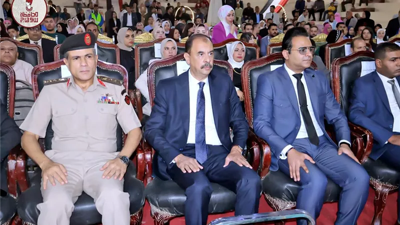 محافظ سوهاج يشهد حفل تكريم ٤٠٠ من الكوادر الطبية والإدارية تقديرًا لجهودهم