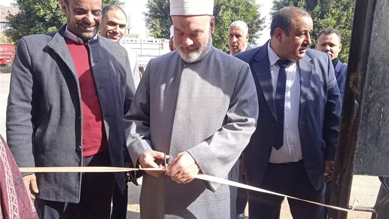 رئيس منطقة سوهاج الأزهرية يفتتح المعرض السنوي للتربية الفنية بجهينة