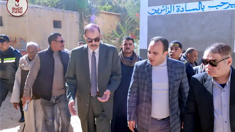 محافظ سوهاج يتفقد لجان انتخابات الإعادة لمجلس النواب بأخميم وسوهاج وساقلتة