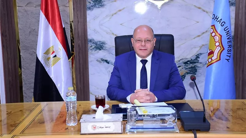 لأول مرة.. جامعة سوهاج تشتري اثاث مكتبي من قطاع مصلحة السجون