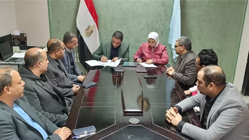 محافظ أسيوط: توقيع بروتوكول تعاون بين مديرية الشباب والرياضة والهلال الأحمر لتقديم خدمات طبية وتوعوية