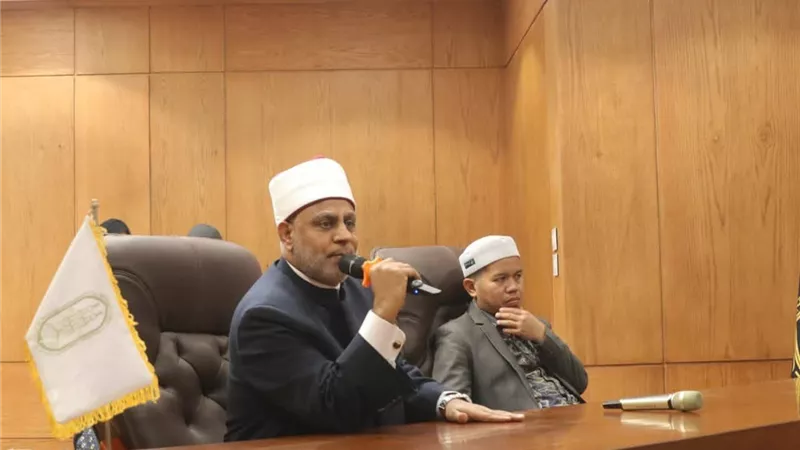 وكيل قطاع المعاهد يشارك في البرنامج التعريفي بالأزهر الشريف للطلاب الوافدين