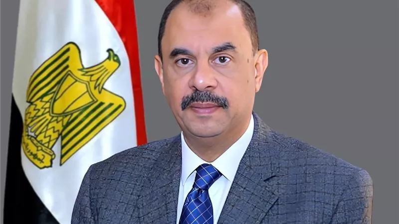 محافظ سوهاج: تشكيل لجنة فنية لمعاينة طريق محمد صديق المنشاوي قبل الرصف