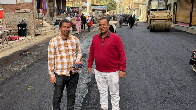 استكمال أعمال رصف الطرق ورفع كفاءة الشوارع بمركز المراغة بسوهاج 