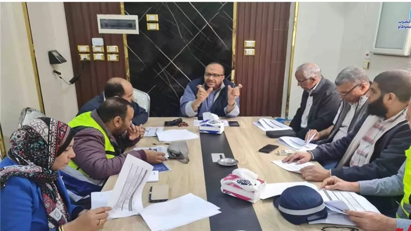 رئيس مياه سوهاج يتفقد أعمال تنفيذ مشروعي صرف صحي أولاد عزاز والمنياوي