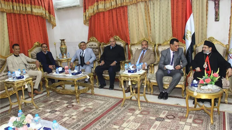 قيادات تعليم سوهاج يقدمون التهنئة للإخوة الأقباط بعيد الميلاد المجيد