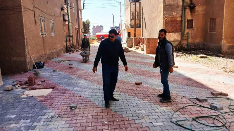تركيب بلاط الإنترلوك بشوارع المنشاة في سوهاج بأعلى معايير الجودة