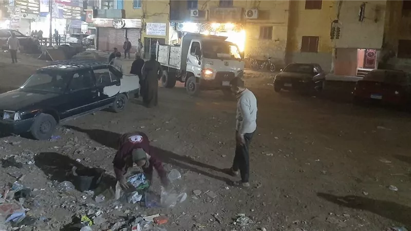 استجابة فورية لشكاوى المواطنين.. حملة مكبرة للنظافة ورفع القمامة بحي غرب سوهاج 