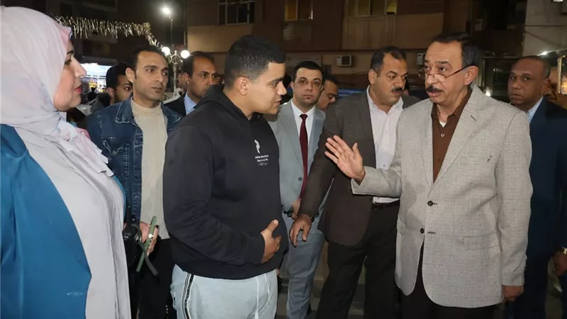 جولة مسائية لمحافظ سوهاج بحي شرق تُسفر عن رفع عدد من الإشغالات وتحرير محاضر للمخالفين
