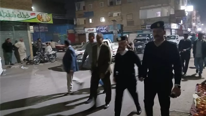 حملات مسائية مكثفة في جهينة بسوهاج لمتابعة الإلتزام بمواعيد غلق المحال