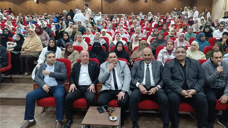 عميد طب طنطا يكرم الأمهات المثاليات العاملات بمستشفيات كلية الطب