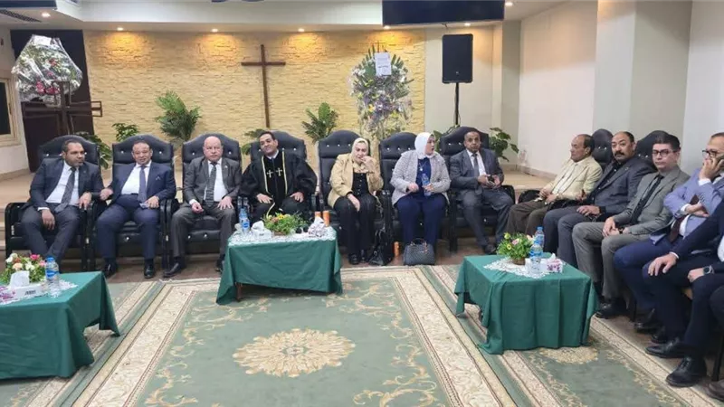 قيادات مستقبل وطن بسوهاج يهنئون الأقباط بعيد القيامة المجيد ويؤكد على وحدة الصف الوطني
