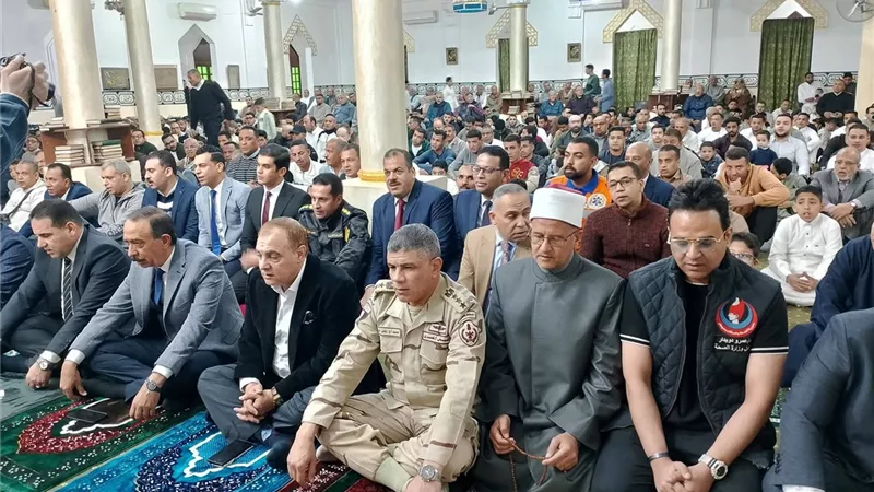 وكيل صحة سوهاج يؤدي صلاة عيد الفطر المبارك من مسجد الشرطة