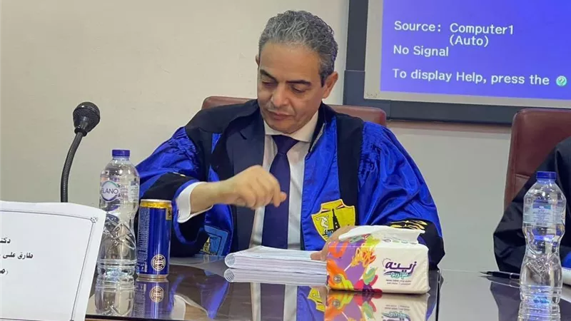 نقيب الإعلاميين مناقشًا ومحكمًا رسالة دكتوراه حول التناول الإعلامي لإصابات الملاعب بجامعة الإسكندرية