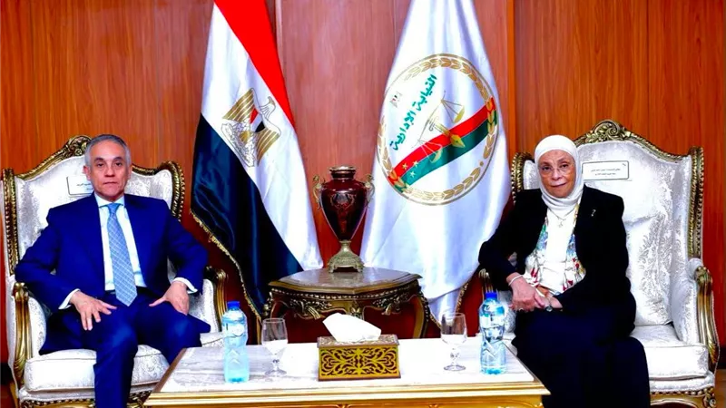 وزير العدل يهنئ رئيسة هيئة النيابة الإدارية بمناسبة توليها منصبها الجديد