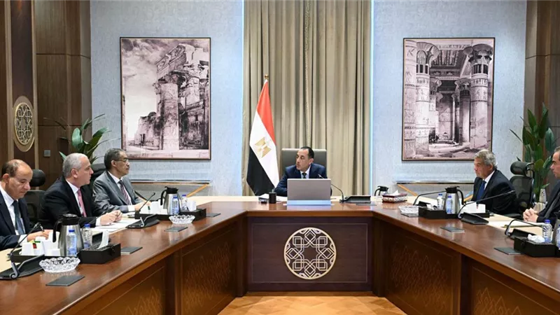 رئيس الوزراء يعقد اجتماعا لمتابعة تنفيذ تكليفات الرئيس بشأن الإعلام