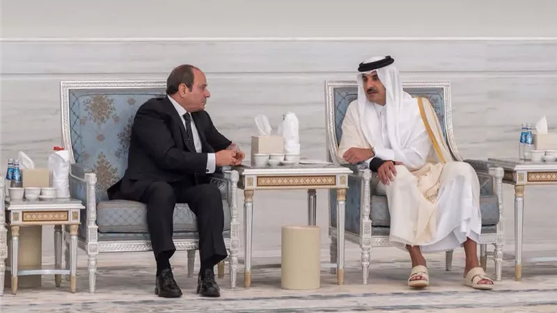 الرئيس السيسي يعزي الشيخ تميم في وفاة أمير قطر السابق