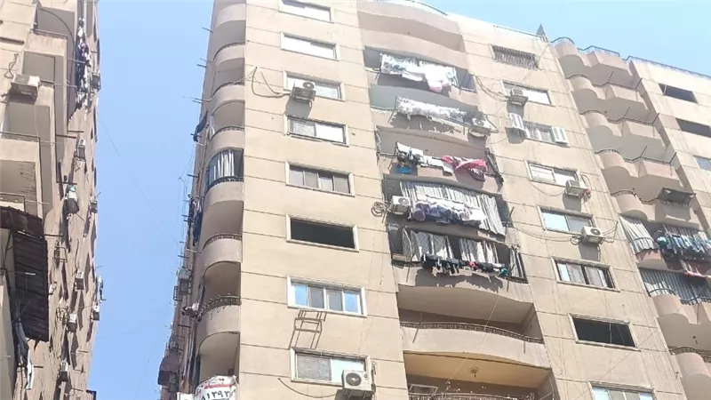 حملة مكبرة بحي الهرم لإزالة طابق مخالف وملاحقة التعديات على البناء بالجيزة