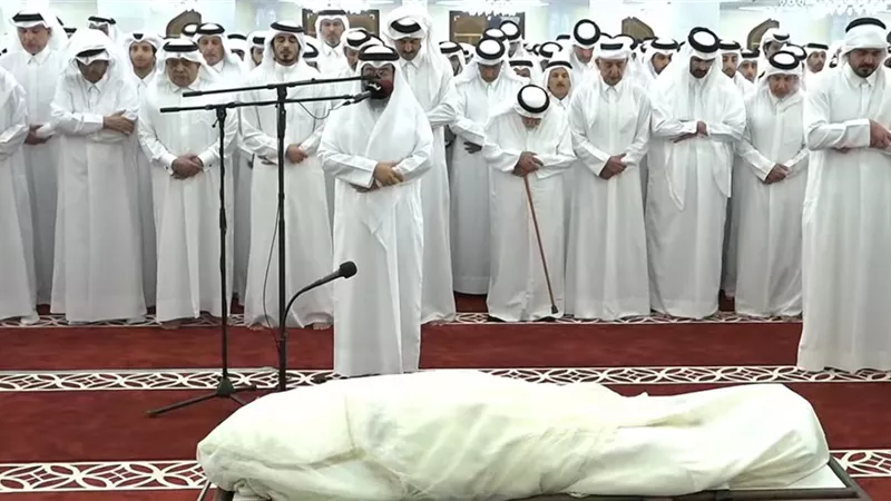 تشييع جنازة أمير قطر الوالد الشيخ حمد بن خليفة آل ثاني بالدوحة