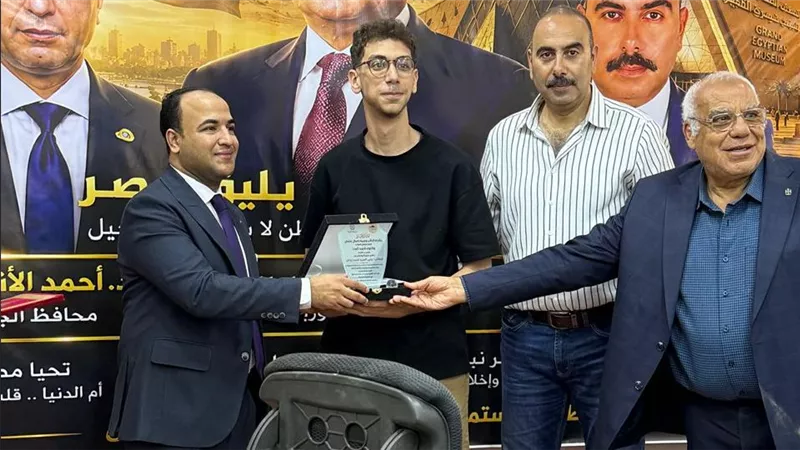 رئيس حي الهرم يُكرم أوائل الثانوية العامة والأزهرية بمشاركة برلمانية وسياحية