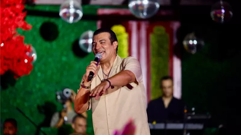 بعد لفتته المؤثرة لهاني شاكر في تونس.. إيهاب توفيق يستأنف نشاطه الفني بين القاهرة والساحل الشمالي