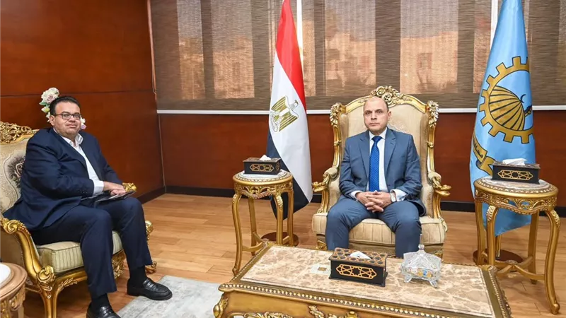 محافظ الغربية يبحث مع عميد كلية الطب جامعة طنطا دعم القطاع الطبي وتعزيز الاستفادة من الخبرات الأكاديمية
