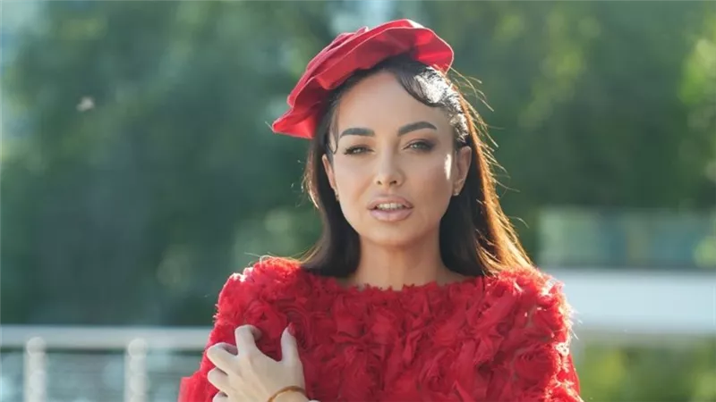 يالينا تفاجئ جمهورها.. رومانسية على البارد وإيقاعات ساخنة في أحدث كليباتها