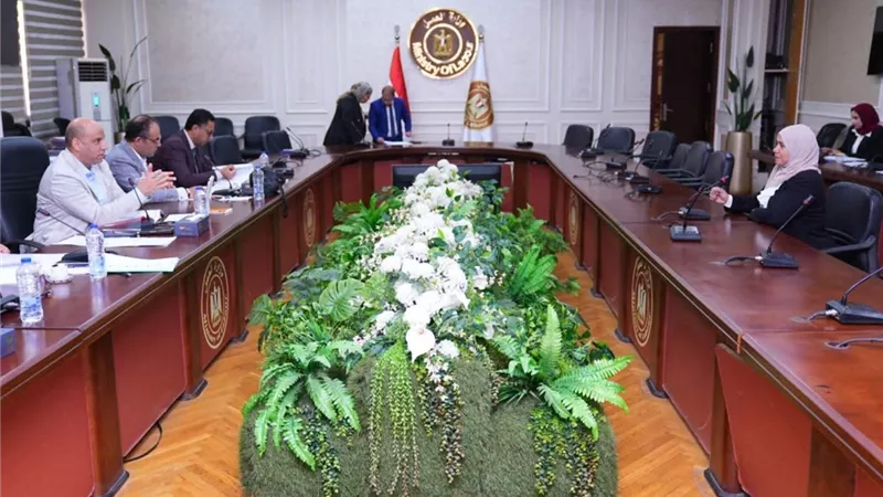 وزير العمل يختتم مقابلات المتقدمين للوظائف القيادية