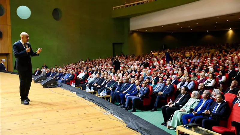 وزير التربية والتعليم يعقد لقاءً موسعًا مع ٤٥٠٠ مدير مدرسة من ٢١ محافظة على مستوى الجمهورية لبحث الاستعدادات للعام الدراسي الجديد ٢٠٢٦ / ٢٠٢٧