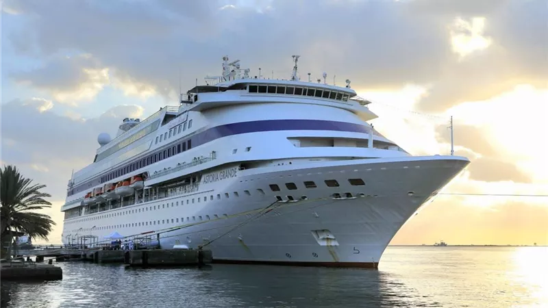 في زيارتها الأولى..  ميناء غرب بورسعيد يستقبل السفينة السياحية ASTORIA GRANDE