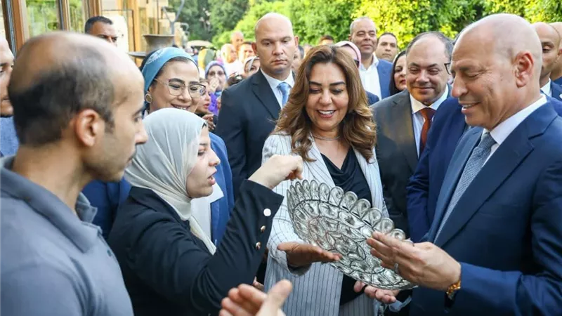 وزيرة التنمية المحلية والبيئة تشارك في افتتاح فعاليات «بازار صعيد مصر بحضور محافظ القاهرة 