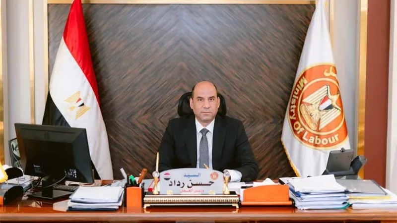 الأحد المقبل.. وزير العمل يعقد مؤتمرًا صحفيًا لإطلاق القواعد العامة للائحة تنظيم علاقات العمل بشركات القطاع الخاص