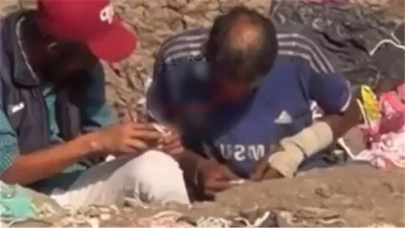 سقوط شخصين ظهرا في فيديو أثناء تعاطيهما المخدرات بالقليوبية