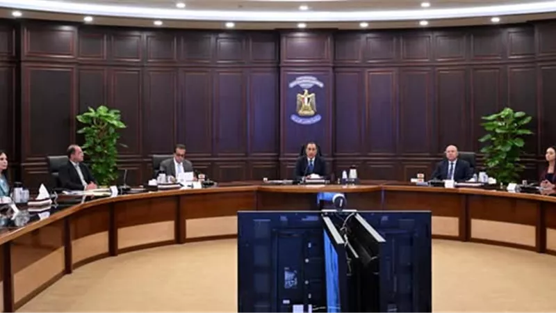 رئيس الوزراء يتابع الموقف التنفيذي للمبادرة الرئاسية 