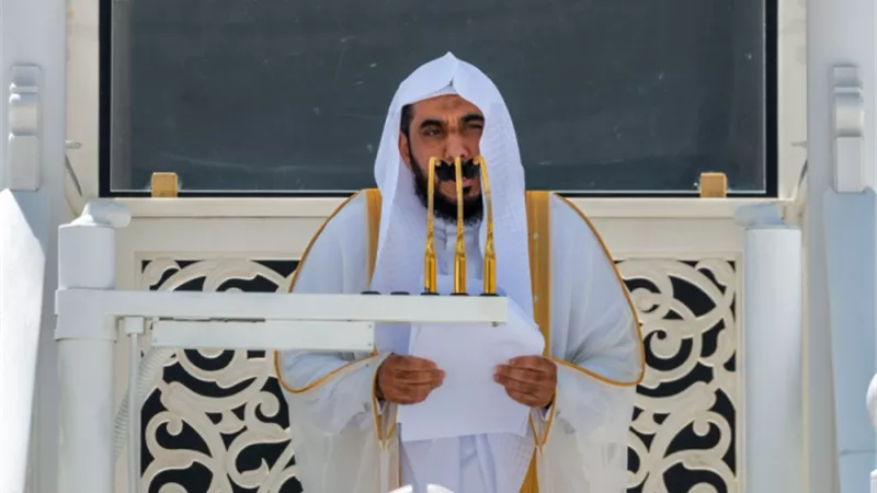 رسالة عاجلة من خطيب المسجد الحرام للطلاب قبل العام الدراسي