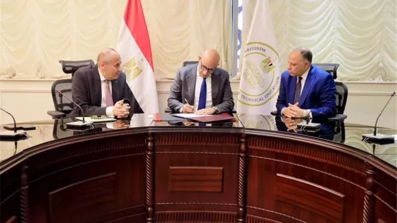 وزير التعليم يعتمد نتيجة امتحانات الدور الثاني لشهادة إتمام الثانوية العامة 2026.. بنسبة نجاح 99% 