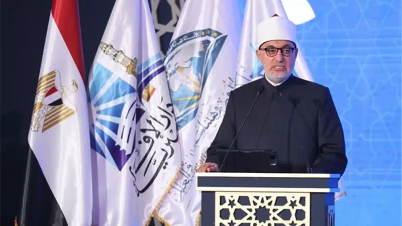 مفتي الجمهوريةِ: • الدولة المصريةِ أدركتْ مبكرًا خطورةَ التحدياتِ التي تواجهُ الأسرةَ فبادرتْ بتوجيهاتٍ حاسمةٍ لصياغةِ قوانينِ الأحوالِ الشخصيةِ